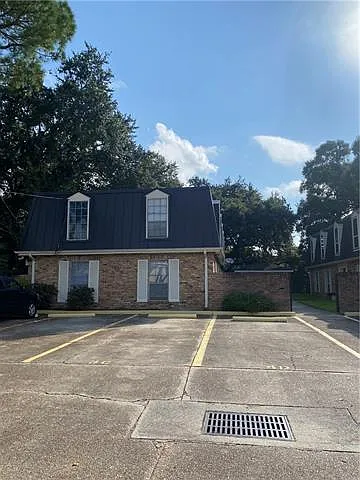 2 bed, 1.0 bath, 800 sqft, $900 — Photo 1