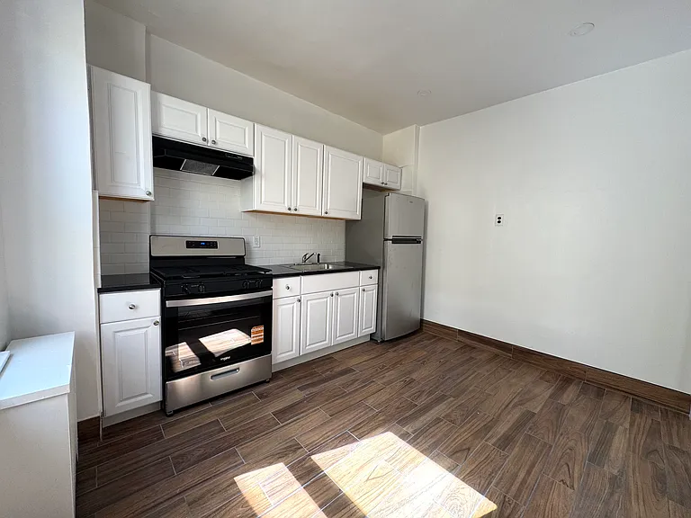 28-32 45th St #2L — Photo 1