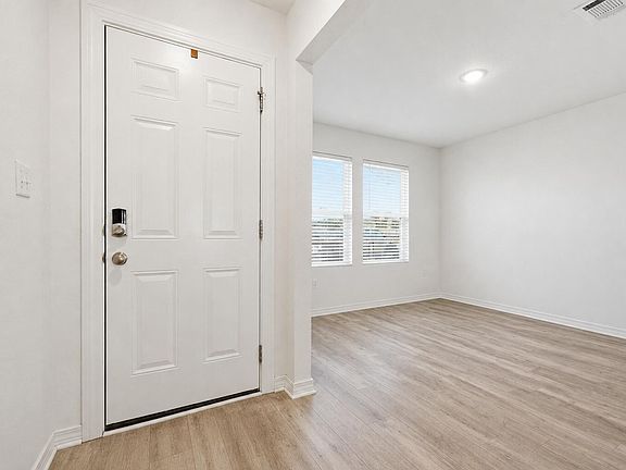 2nd image of 4896 Kensington Ln