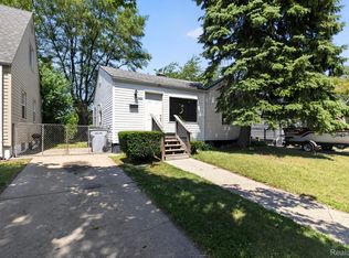 1029 E Woodruff Ave, Hazel Park, MI 48030