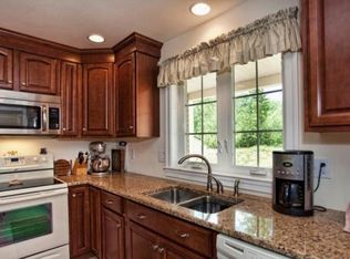 2 Cherry Ln, Hooksett, NH 03106