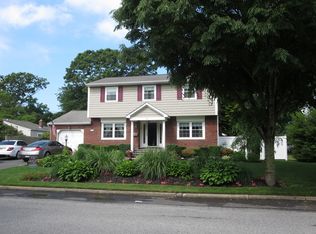 50 Bieselin Rd, Bellport, NY 11713