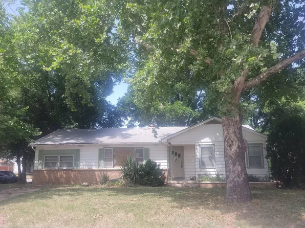 202 Stanley Dr, Arkansas City, KS 67005