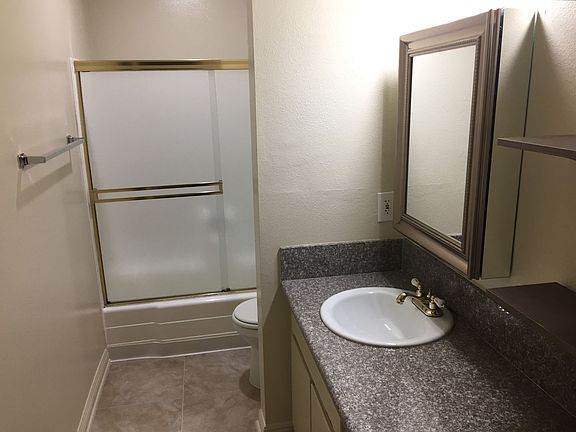 4th image of 12535 Oxnard St APT 208