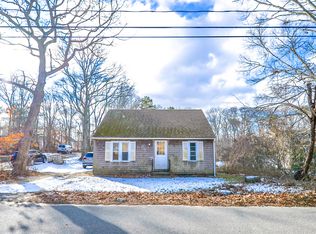 84 Lake St, Tisbury, MA 02568