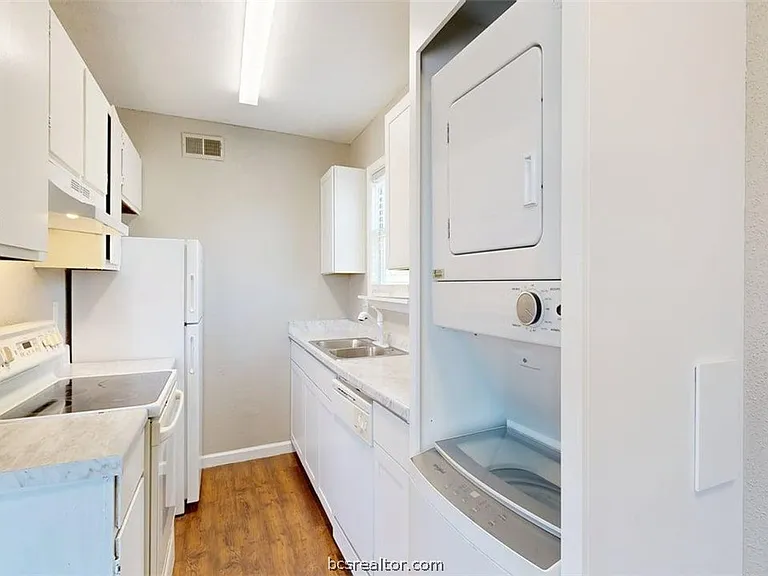 806 Oran Cir #G — Photo 5