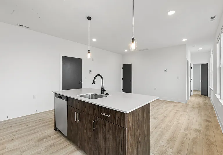 943 Washington Ave #501 — Photo 5