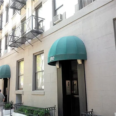 Sold by R New York | media 7