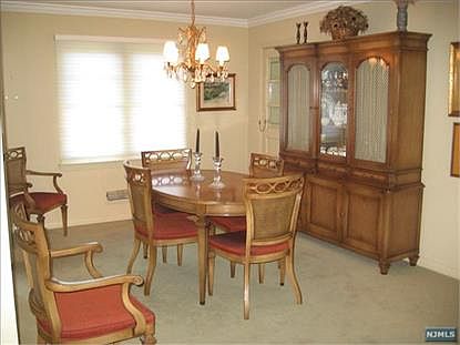 5th image of 2 Gibson Pl #1X