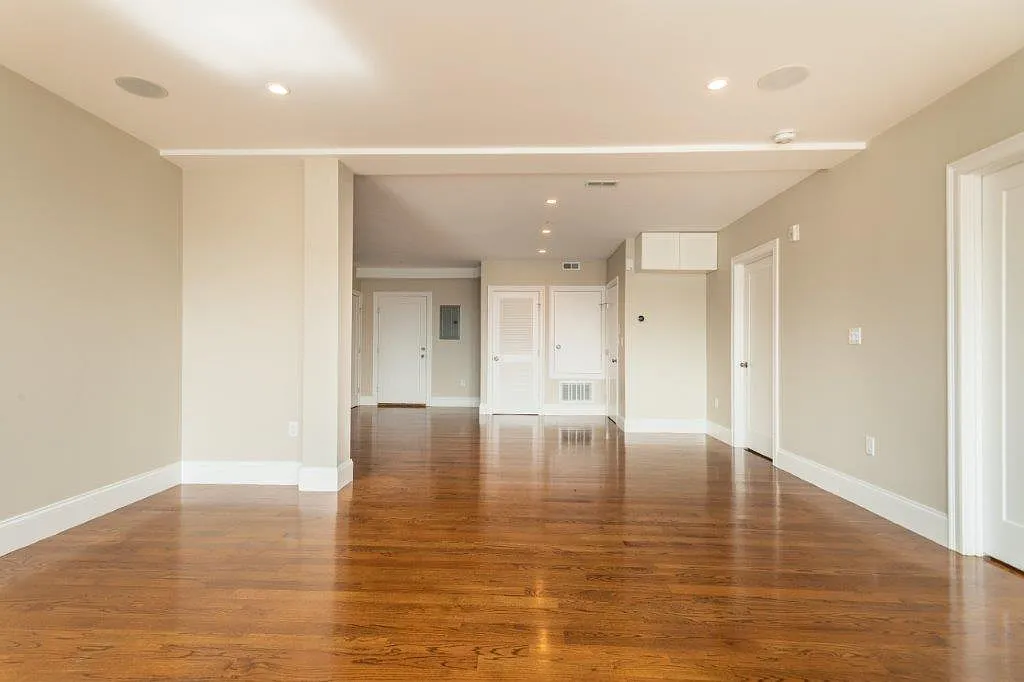 2 bed, 1.5 bath, 1065 sqft, $4,400 — Photo 2