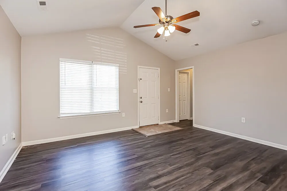 3 bed, 2.0 bath, 1052 sqft, $1,675 — Photo 4