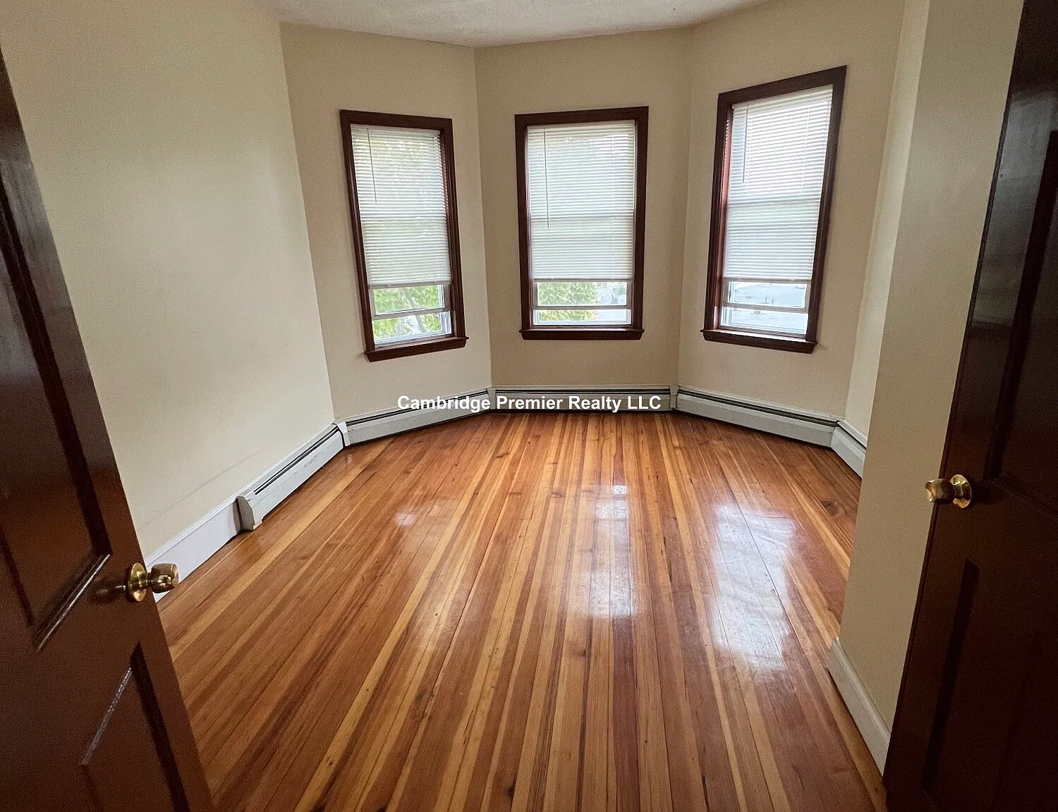 3 bed, 1100 sqft, $3,200 — Photo 1