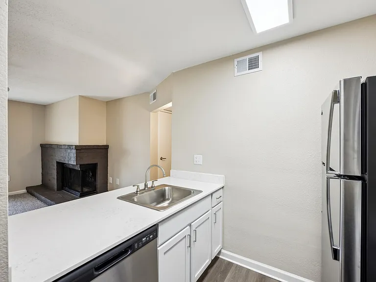 Cypress Pointe — Photo 36