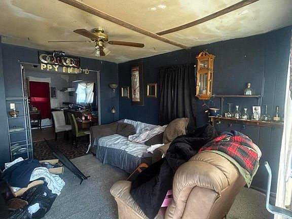 5th image of 809 Middle St