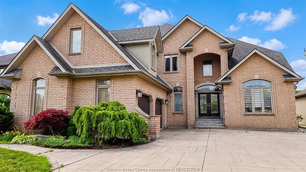 6 bed, 4.5 bath, 5000 sqft, $5,000 — Photo 2