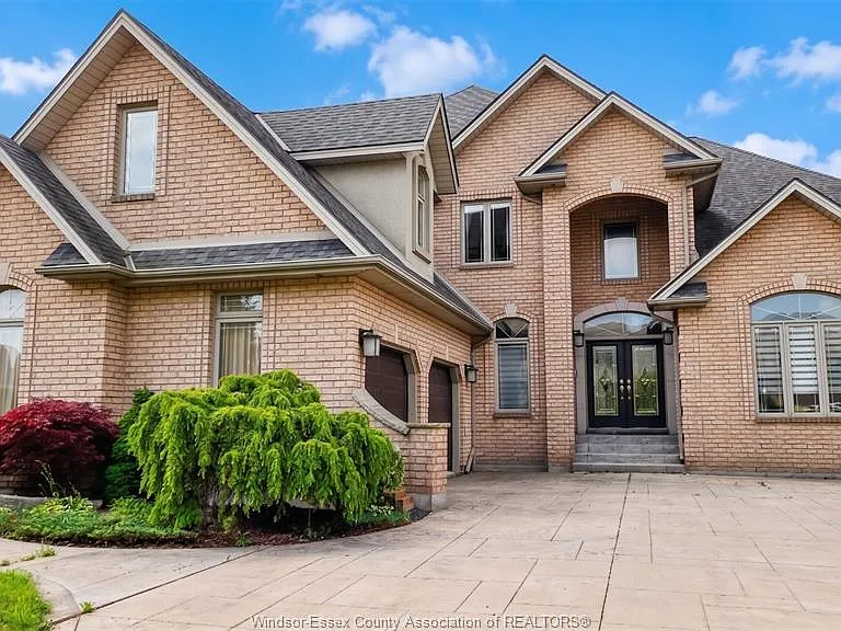 380 Shoreview Cir — Photo 2