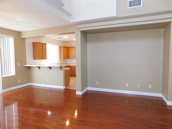 4th image of 9587 Magnificent Ave