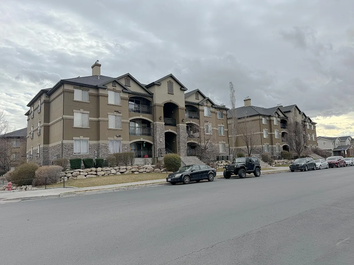 Unit Photo - 496 S 2150 W #204