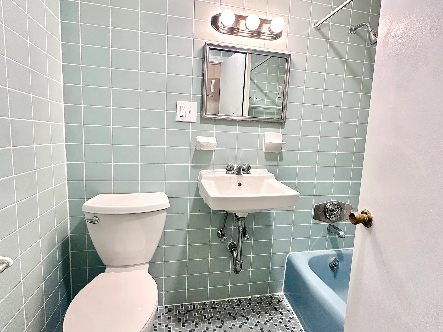 Studio, 400 sqft, $2,000 — Photo 4