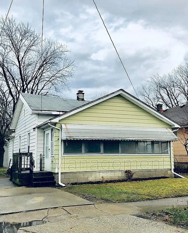 Charming 2-Bedroom Ranch Home in South Toledo — Photo 1