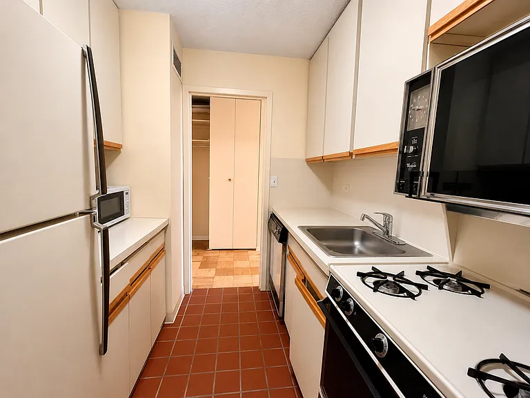 151 Tremont St #23L — Photo 10