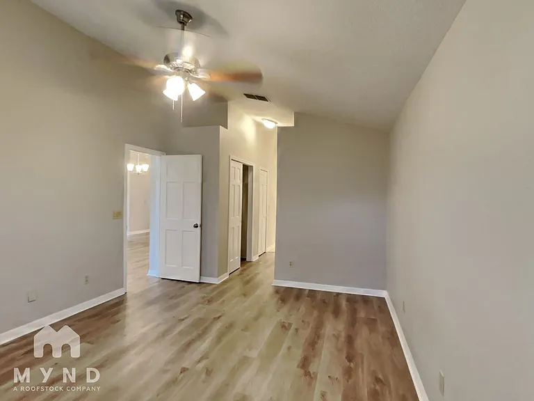 6041 Spring Creek Ct — Photo 15