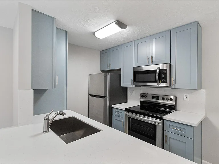 2201 Fountain View Dr #47 — Photo 2