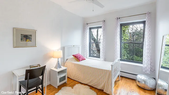 Sold by Garfield Realty  | media 16