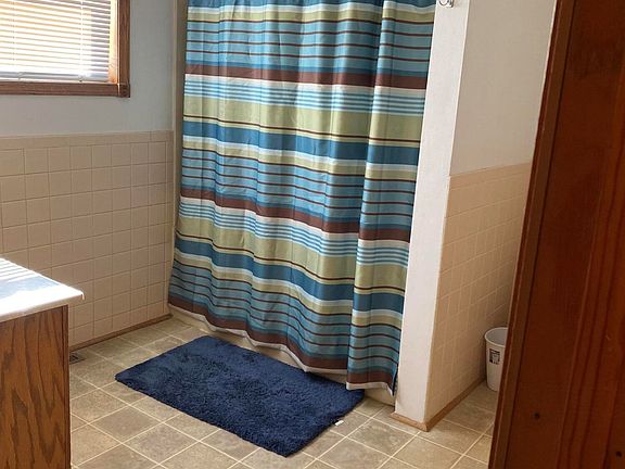 3rd image of 2101 Davitt St