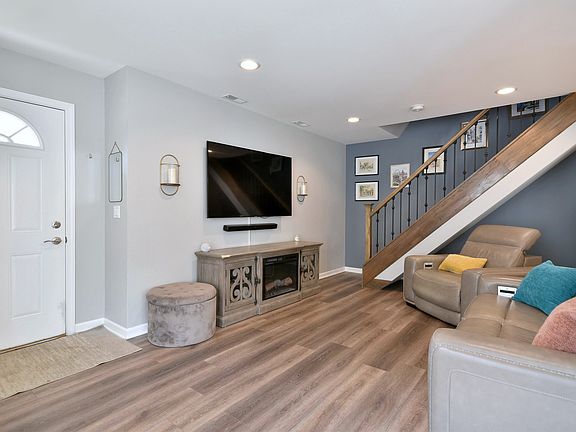 4th image of 1535 Cove Dr Unit 190-C