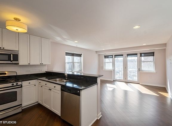 3rd image of 2525 W Bryn Mawr Ave APT 304