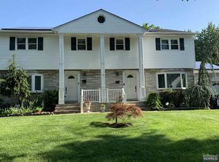 21 Millar Ct, Paramus, NJ 07652