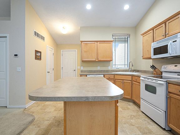 5th image of 7357 Cactus Cove Dr SW