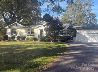 1251 10th St, Hickory, NC 28601