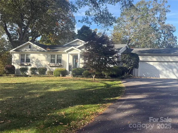 1251 10th St, Hickory, NC 28601