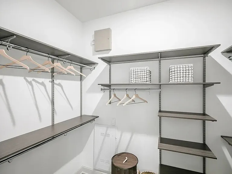 Isaac Apartments — Photo 26