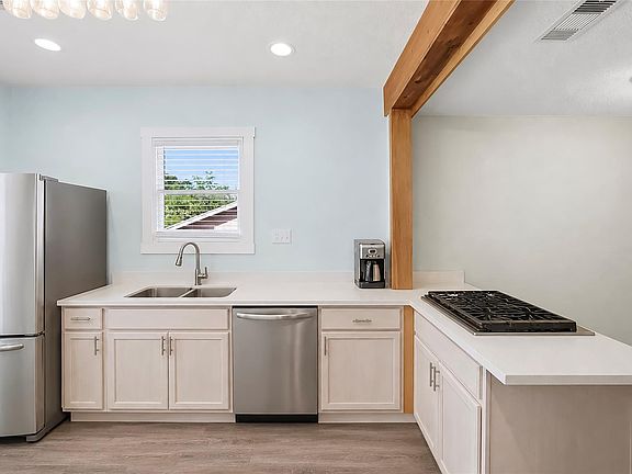 4th image of 5405 Avenue R