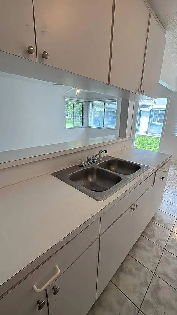 2 bed, 1.0 bath, 980 sqft, $1,750 — Photo 4