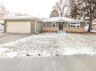 702 S Dr S, Fargo, ND 58103