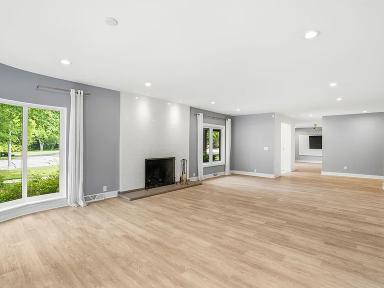 4515 N Lake Dr — Photo 16