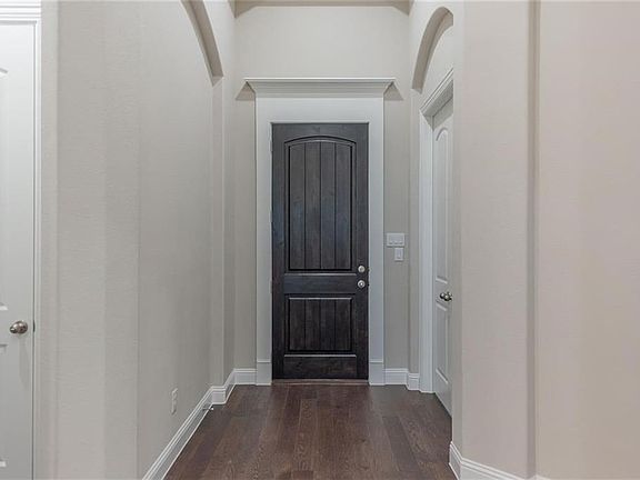 4th image of 221 Dominion Dr
