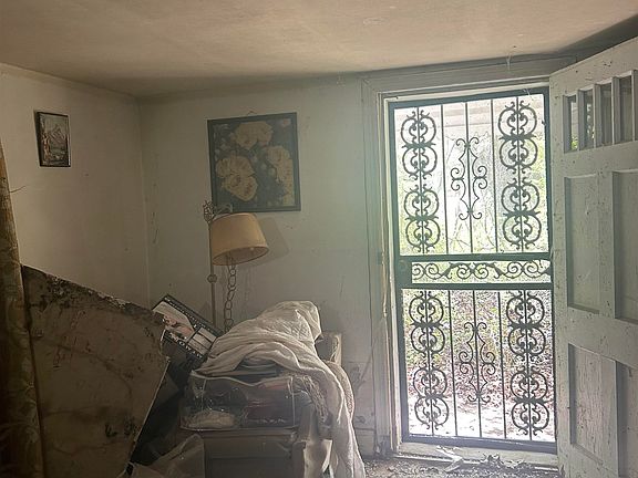 4th image of 3058 Alta Rd