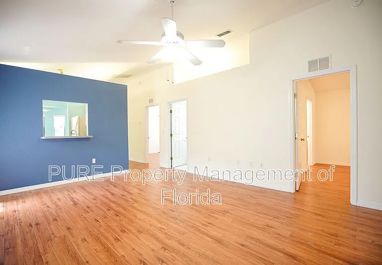 3936 NE 21st Ln — Photo 4