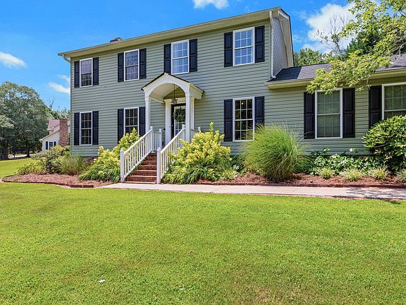 2nd image of 105 Williamsburg Dr