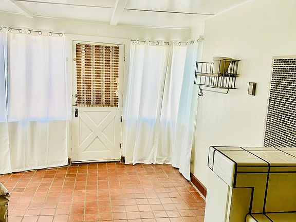 Sun room, can be used as an optional 3rd bedroom