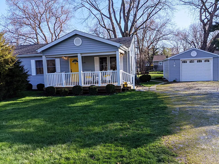 7692 Beachway Dr — Photo 2