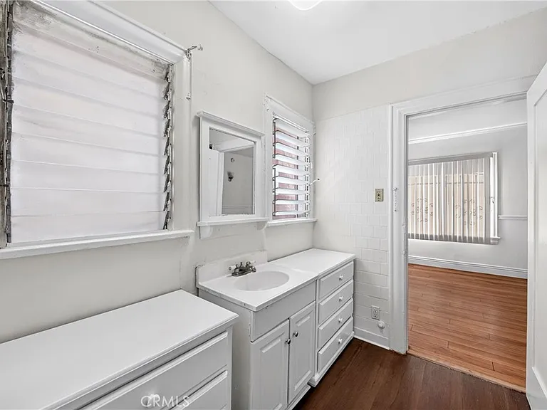 139 S Manhattan Pl — Photo 20