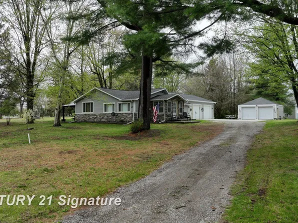 420 W Spruce St, Saint Charles, MI 48655