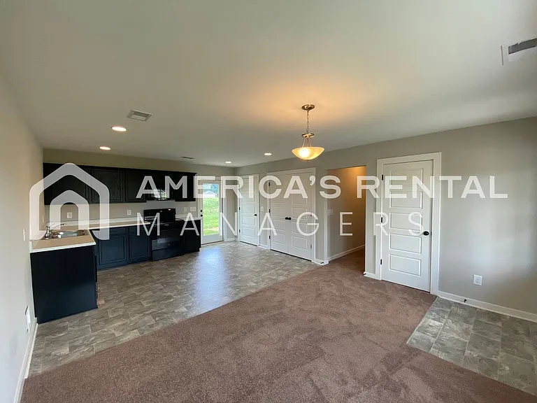 145 Sunlight Cir — Photo 3
