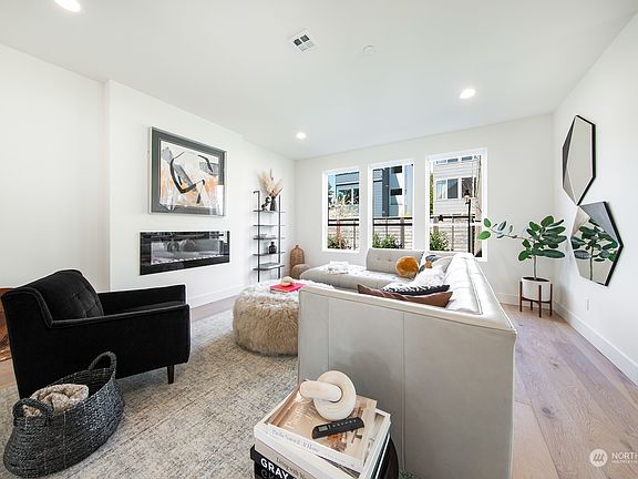 4th image of 13321 1st Avenue NE #A